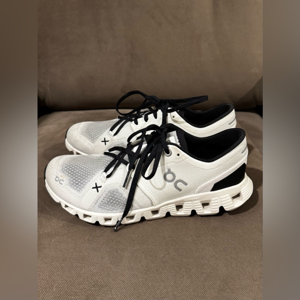 On Cloud Women’s Cloud X Athletic Shoes - Picture 4 of 7